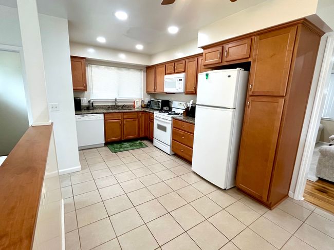 31015 Dorais St, House other with 3 bedrooms, 2 bathrooms and null parking in Livonia MI | Image 7