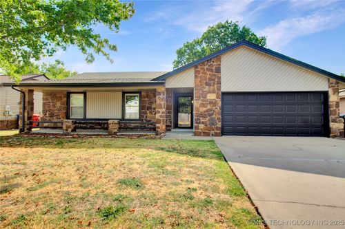 8214 N 122nd East Ave, Owasso, OK, 74055-6207 | Card Image