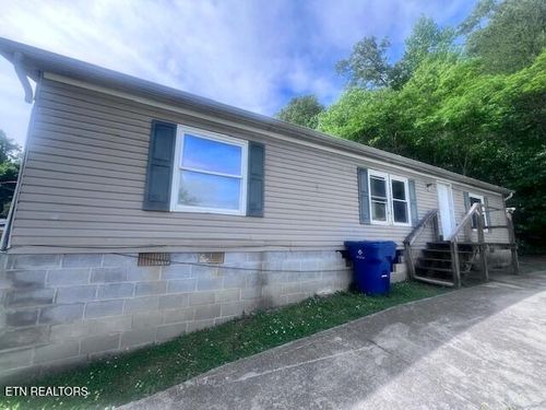 445 W Broad St, Clinton, TN, 37716-2303 | Card Image