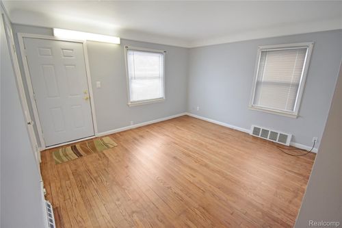 8305 Stephens, Center Line, MI, 48015-1372 | Card Image