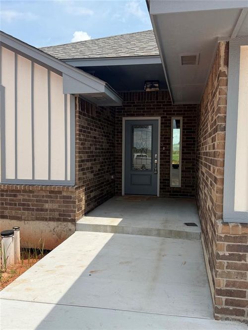 1233 E Stallion Lane, Mustang, OK, 73064 | Card Image