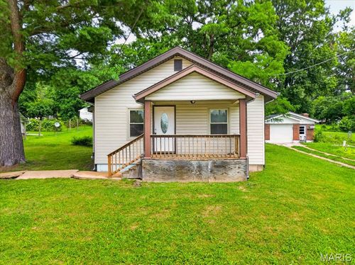 110 Edgeworth Ave, Maryland Heights, MO, 63043-2618 | Card Image