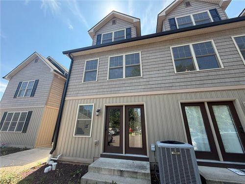 653 Linden St, Coopersburg, PA, 18036-2445 | Card Image
