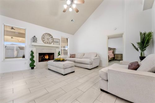 3226 Royal Palm Dr, Mont Belvieu, TX, 77523-8734 | Card Image