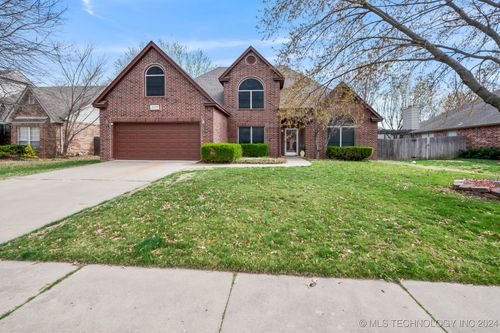 2435 Redwood Place, Broken Arrow, OK, 74012 | Card Image