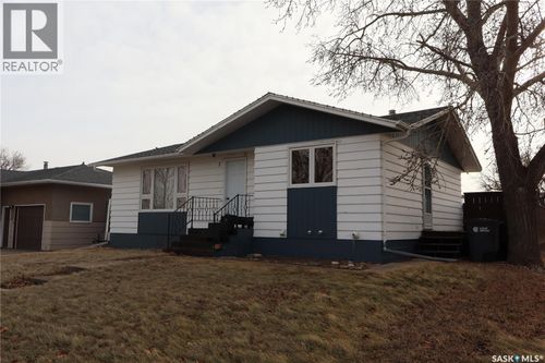 2 3rd St E, Willow Bunch, SK, S0H4K0 | Card Image