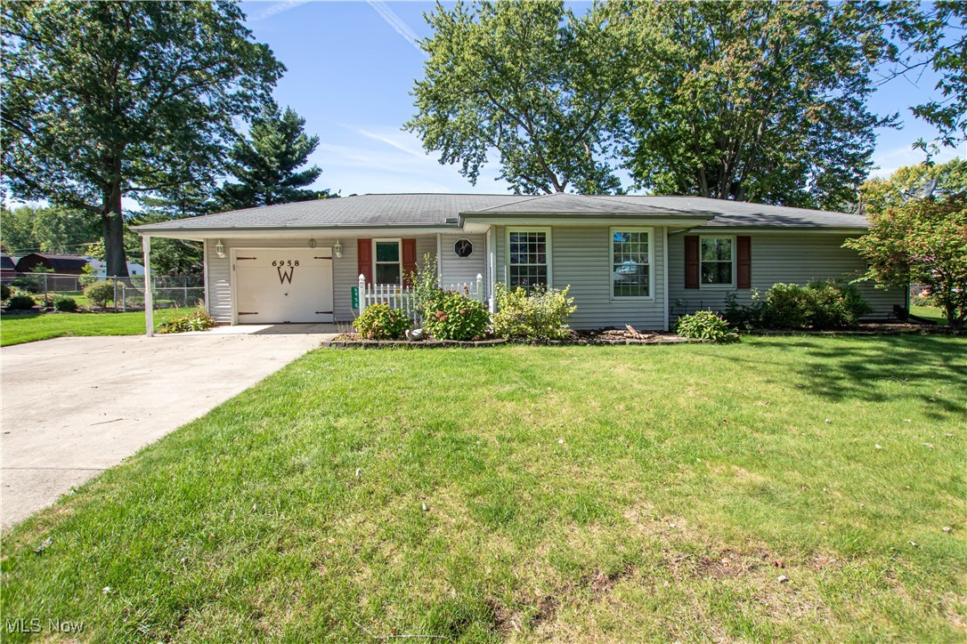 Manor Dr, Elyria, OH 44035