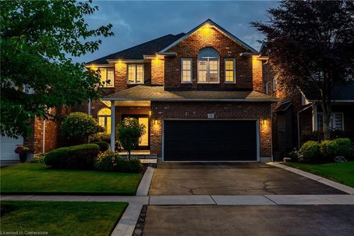 7 Volterra Crt, Waterdown, ON, L8B0K7 | Card Image