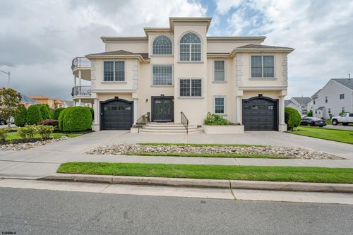 2 Hart Ln, Ventnor City, NJ, 08406-1216 | Card Image