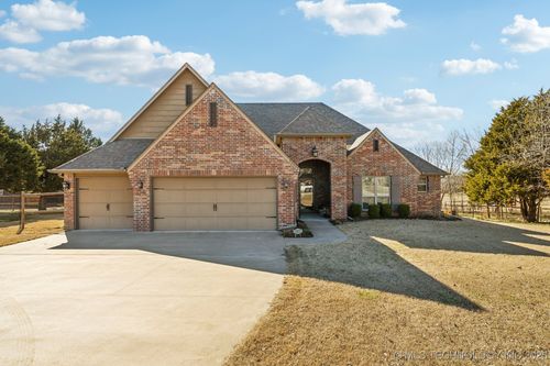 20832 S Laurel St, Claremore, OK, 74019-2226 | Card Image