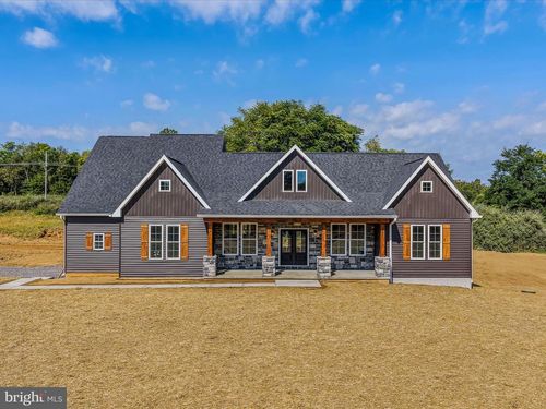 92 Oak Crest Dr, KEARNEYSVILLE, WV, 25430-4812 | Card Image