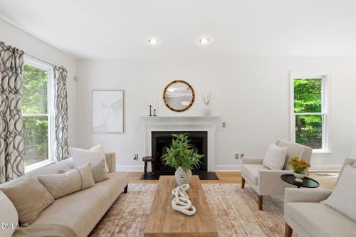 1615 Meadow Ln, Chapel Hill, NC, 27516-5261 | Card Image