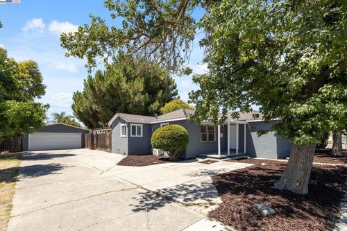 1747 Winton Way, Atwater, CA, 95301-3244 | Card Image