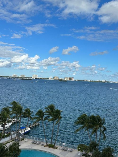 9j-1865 79th St Cswy, North Bay Village, FL, 33141 | Card Image