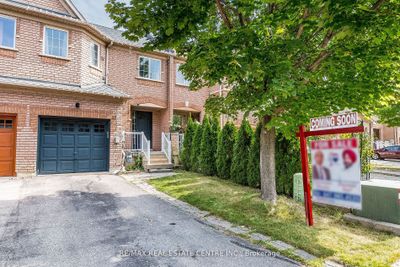 17 Coppermill Dr, Home with 3 bedrooms, 4 bathrooms and 3 parking in Brampton ON | Image 2