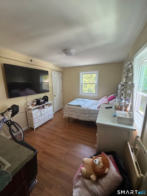 4-422 Main Street, East Haven, CT, 06512 | Card Image