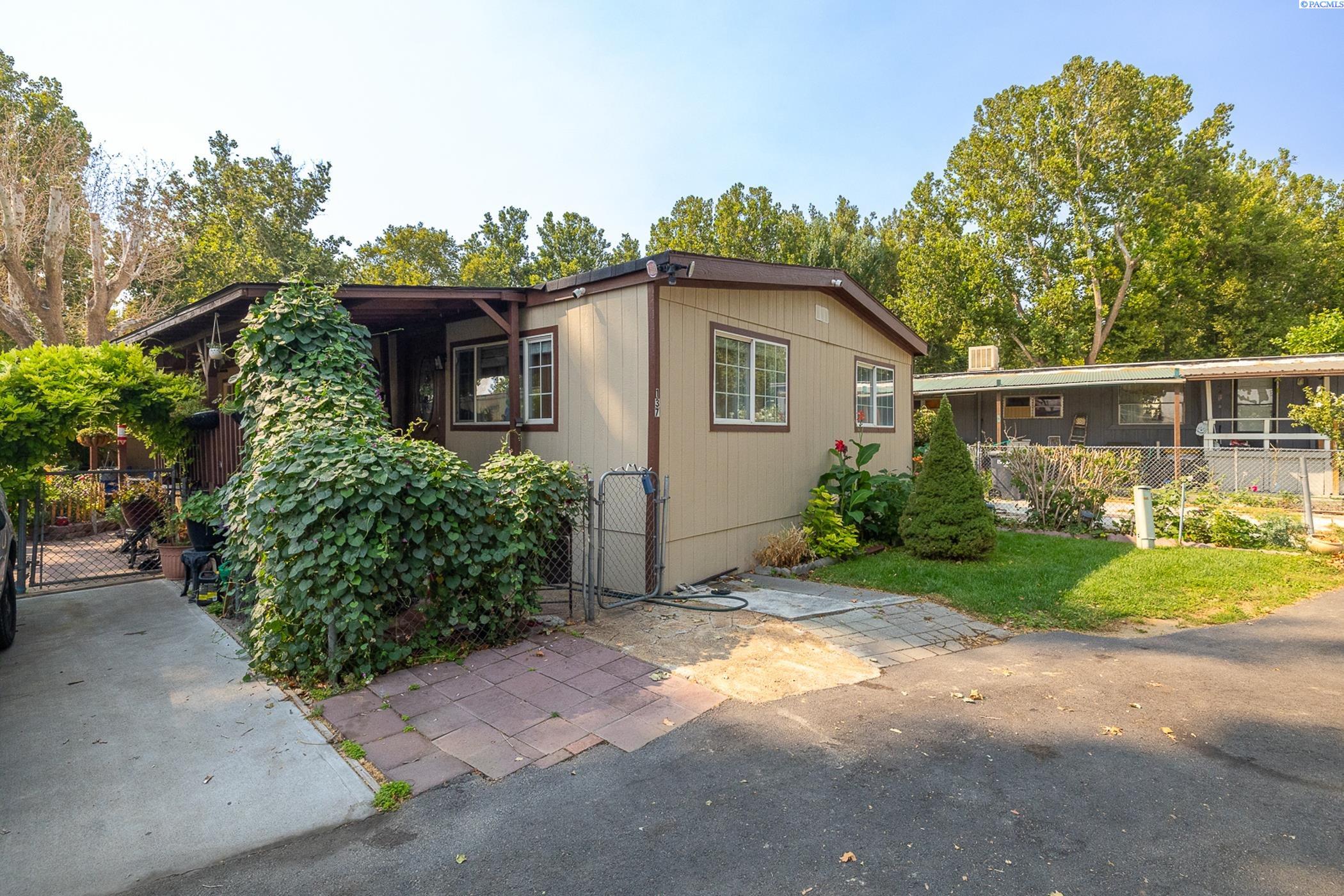 Diamond Dr, Pasco, WA 99301