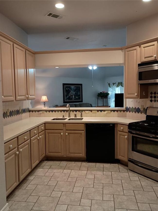 From Kitchen into the Living Room | Image 7