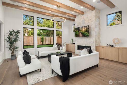 612 11th Ave, Kirkland, WA, 98033-5611 | Card Image