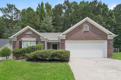 8622 Flowers Ct, Charlotte, NC, 28215-9359 | Card Image