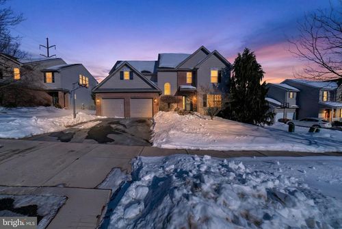 4609 Troxell Dr, Whitehall, PA, 18052-1441 | Card Image