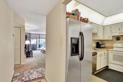 218J - 2800 Somerset Drive, Condo with 2 bedrooms, 2 bathrooms and null parking in Lauderdale Lakes FL | Image 3