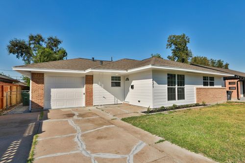 631 Edgebrook Dr, Houston, TX, 77034-2011 | Card Image
