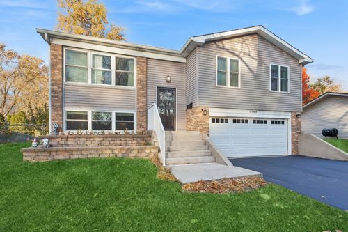 3008 Scenicwood Ln, Woodridge, IL, 60517-3714 | Card Image