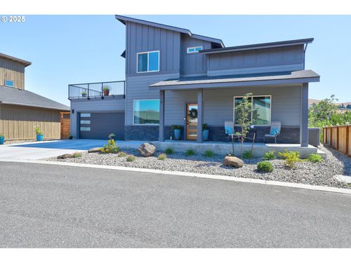 110 Southshore Ave, The Dalles, OR, 97058-3828 | Card Image