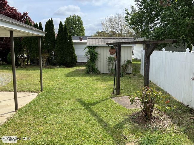Back yard | Image 11