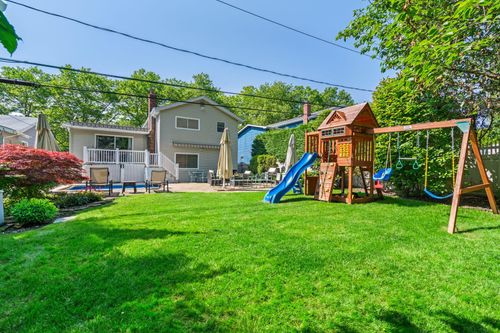 92 Radcliff Ave, Port Washington, NY, 11050-1600 | Card Image