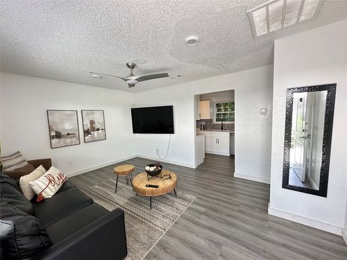 809 W Broadus Ave, Fort Worth, TX, 76115-2408 | Card Image