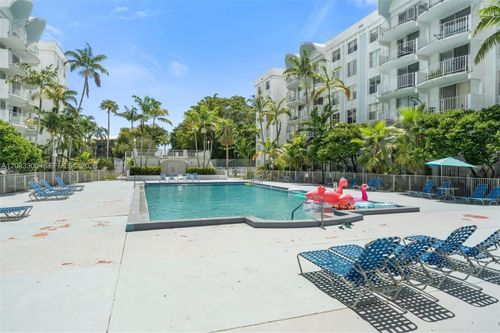 a-605-482 Nw 165th Street Rd, Miami, FL, 33169-6460 | Card Image