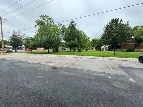 112 Lexington Rd, Elgin, TX, 78621-2126 | Card Image