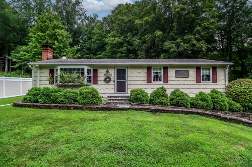 21 Saw Mill Rd, Newtown, CT, 06470-1406 | Card Image