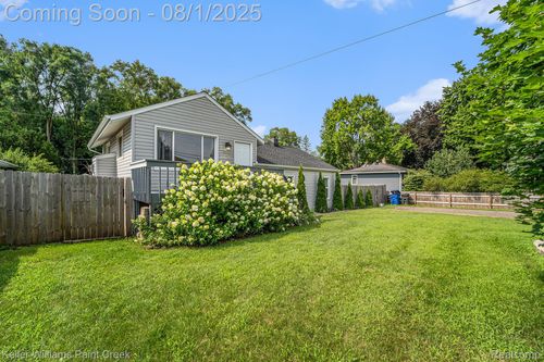 4135 Fenmore Ave, Waterford, MI, 48328-3082 | Card Image