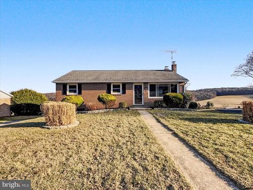 18 Logan Heights Rd, York, PA, 17403-9699 | Card Image
