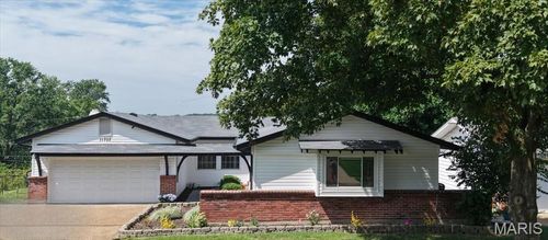 11707 Macrinus Dr, Florissant, MO, 63033-7009 | Card Image