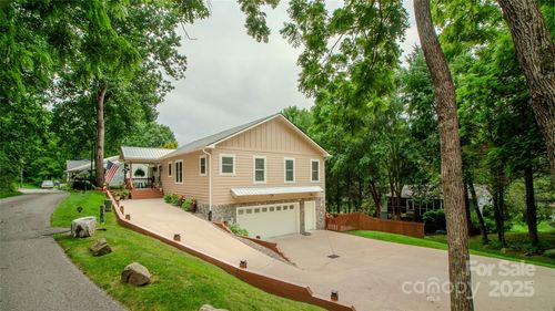 118 Rolling Ln, Maggie Valley, NC, 28751-8667 | Card Image