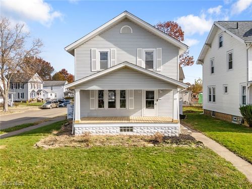 819 Race St, Dover, OH, 44622-1768 | Card Image