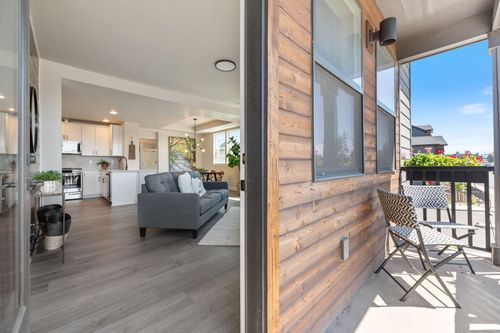 20526 Empire Ave, Bend, OR, 97701-5700 | Card Image