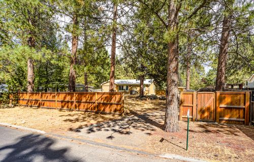 60960 Granite Dr, Bend, OR, 97702-9105 | Card Image