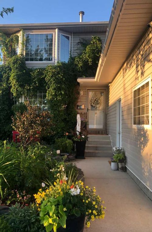 12 Sunrise Crt Sw, Medicine Hat, AB, T1B4N5 | Card Image