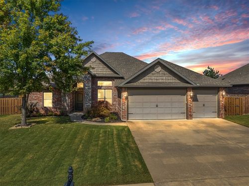 6105 W West Dr, Rogers, AR, 72758-8290 | Card Image