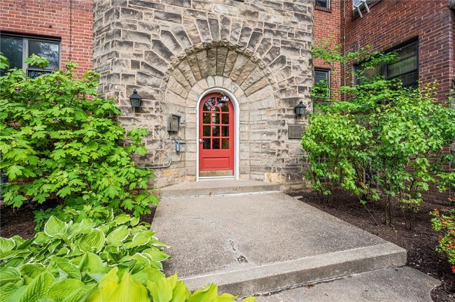 Classic, comfortable and convenient, this condo is ready for you to call it your own! | Image 25