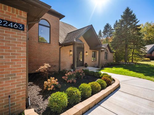 22463 Norfolk Ct, Novi, MI, 48374-3975 | Card Image