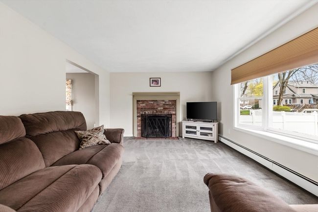 15 Gilbert St, House other with 3 bedrooms, 3 bathrooms and 3 parking in Waltham MA | Image 11