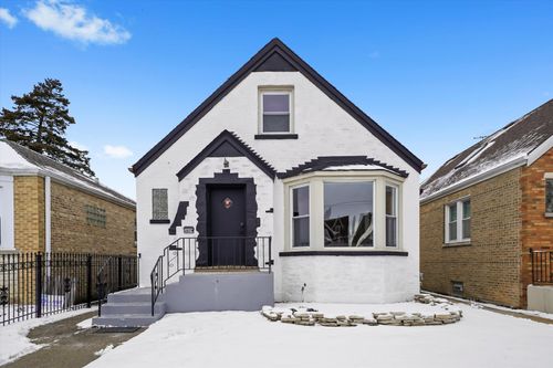 4840 W Waveland Ave, Chicago, IL, 60641-3516 | Card Image