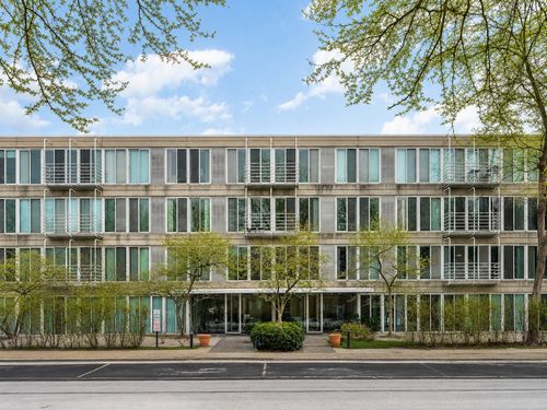 202-2555 Gross Point Rd, Evanston, IL, 60201-4978 | Card Image