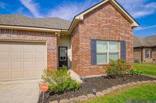 23273 Conifer Dr, Denham Springs, LA, 70726-8207 | Card Image